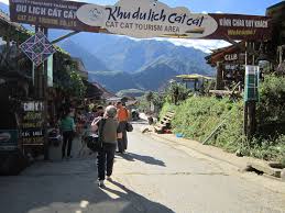 Äồng bào dân tá»™c tại bản Cát Cát